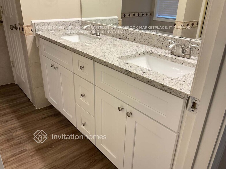 Building Photo - 810 Trellis Pond Ct