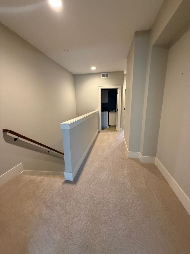 Building Photo - Stunning Contemporary townhome in Coveted Peterkort Woods, near St. Vincent's in Cedar Mill