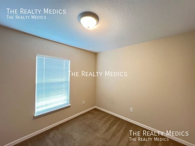 Building Photo - 6 Juniper Way