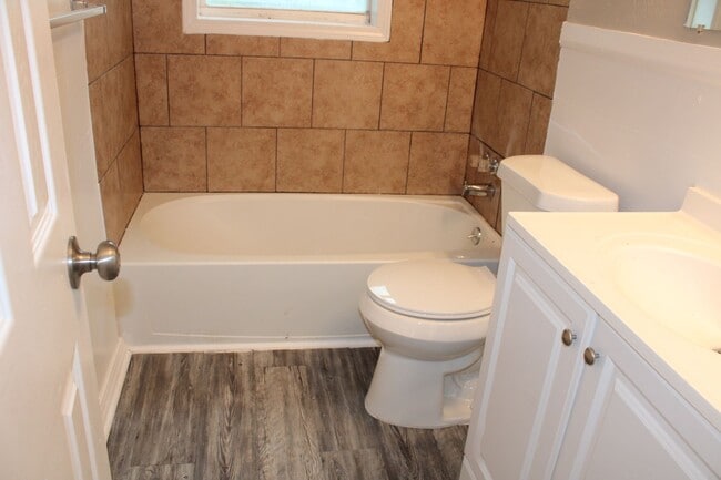 Building Photo - Close to Tinker and Shopping