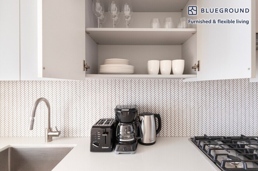 Building Photo - 244 W 29th St