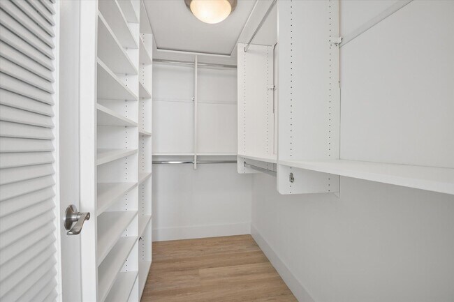 Building Photo - 511 Bayshore Dr
