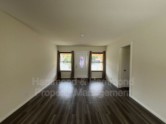 Building Photo - 18003 Saticoy St