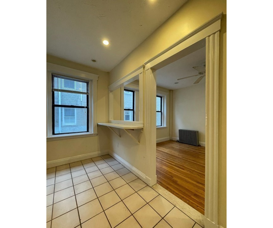 Building Photo - 248 Kelton St