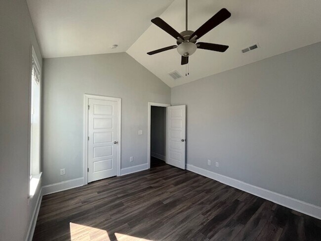 Building Photo - Experience Elegance and Privacy