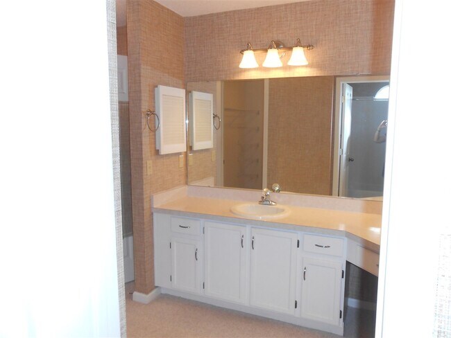 Building Photo - 3592 Wexford Ct