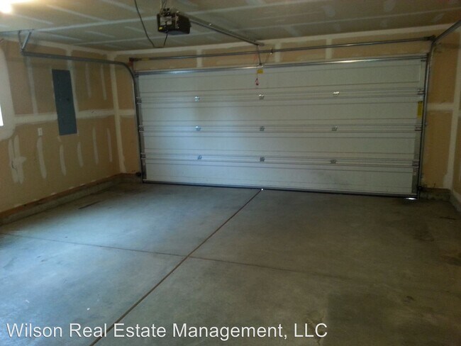 Building Photo - 2130-2136 S 64th Ave