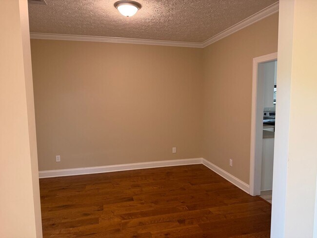 Building Photo - Cozy Condo in Gardens at Gatewood!