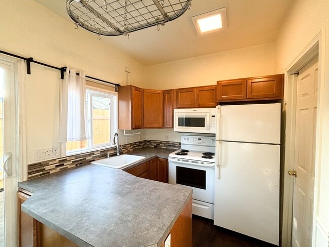 Building Photo - Charming 1-bedroom, 1-bathroom house