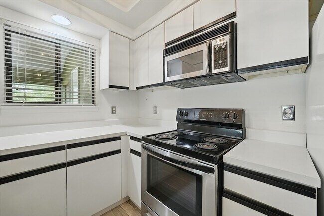 Building Photo - 4144 Greystone Way