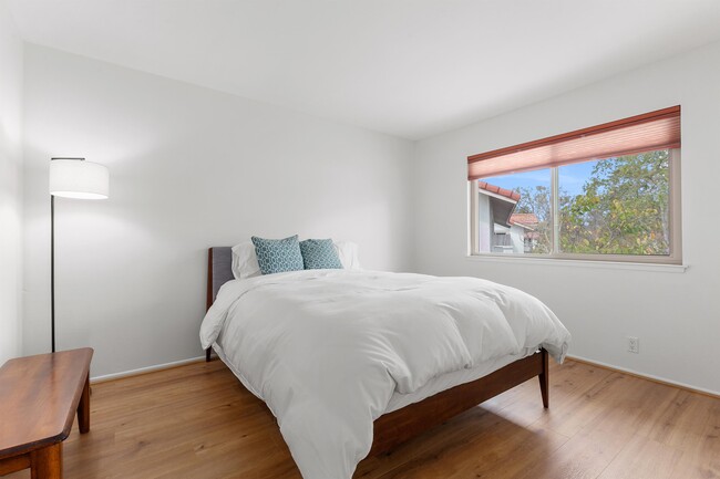 Building Photo - 3150 Avenida Topanga