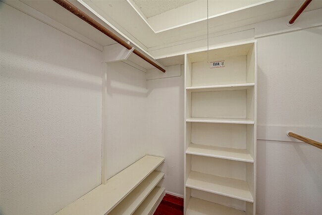 Building Photo - 6410 Del Monte Dr