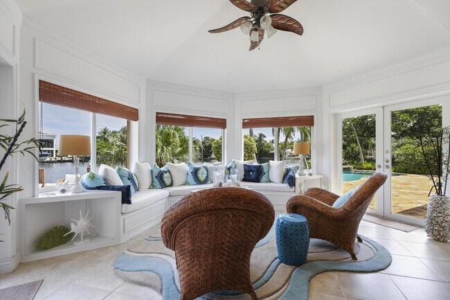 Building Photo - 1925 Coral Gardens Dr