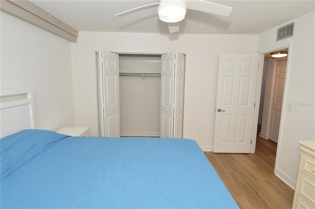 Building Photo - 4700 Cove Cir