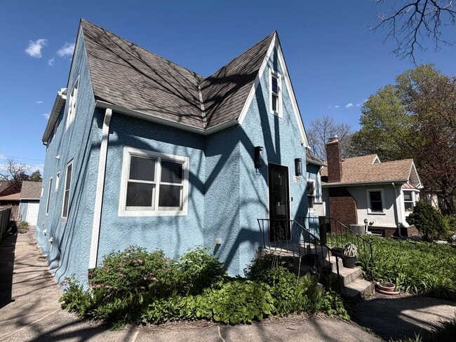 Building Photo - Fully Remodeled Luxury Home with Exceptional Space and Style!!