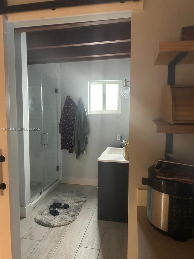 Building Photo - 6431 SW 64th Ct