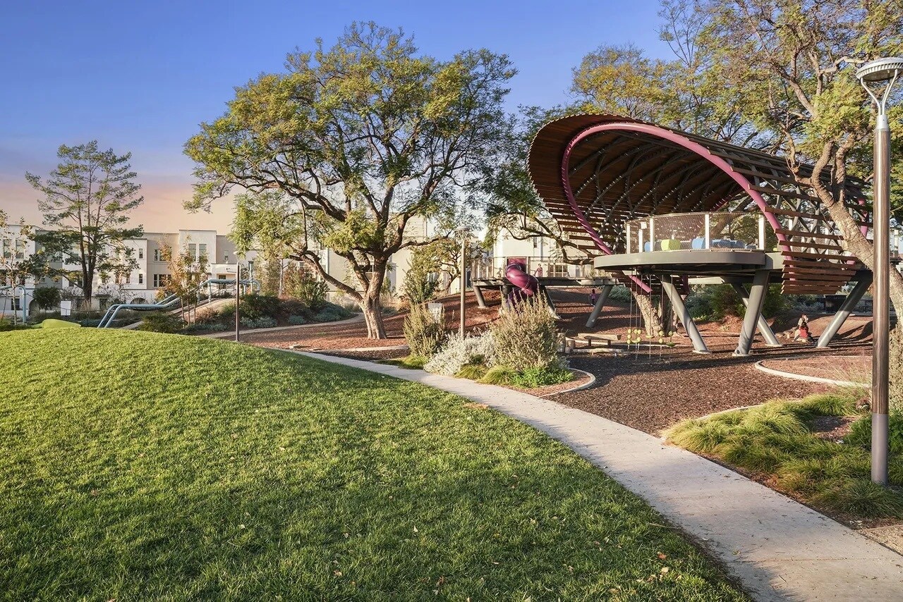 Building Photo - 168 Follyhatch