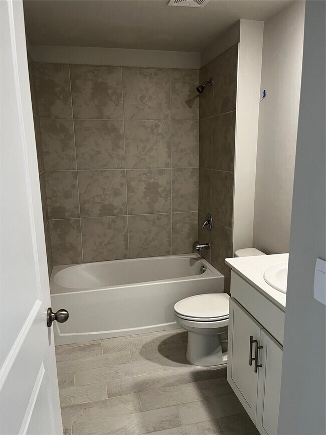 Building Photo - 2807 34th St W