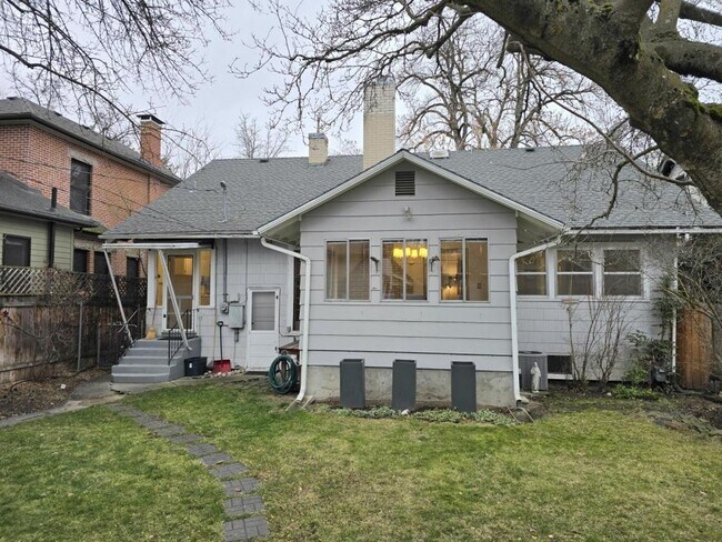 Building Photo - 1010 N 7th St