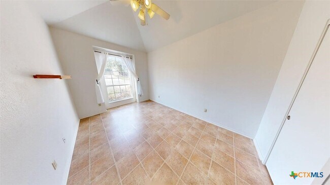 Building Photo - 411 Tomahawk Dr