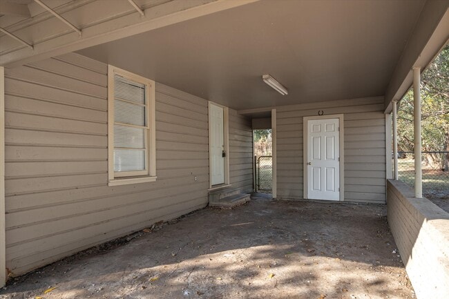 Building Photo - 209 N Richardson St