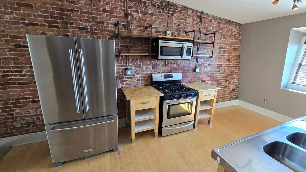 Building Photo - 130 West Merrimack St