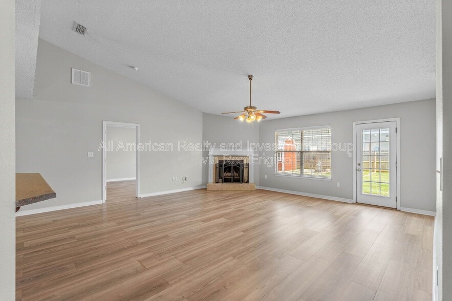Building Photo - 203 Citadel Ln