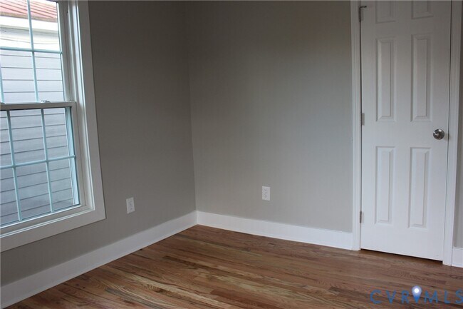 Building Photo - 1130 W High St