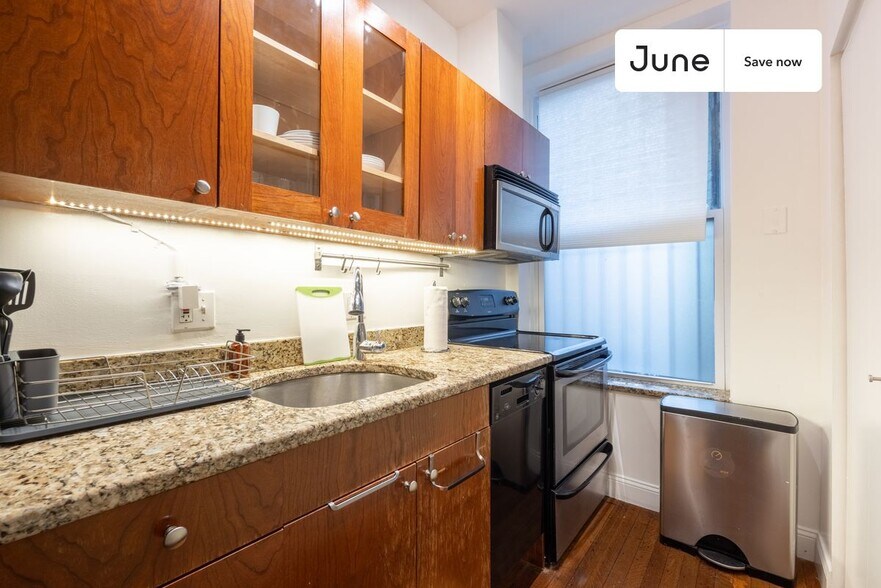 Building Photo - 1835 Mintwood Pl NW