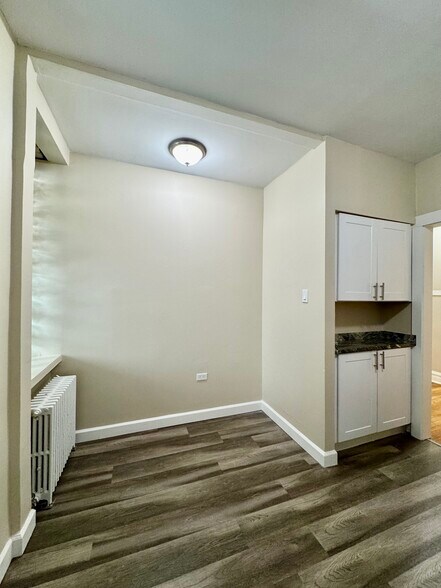 Breakfast Nook - 4831 W Roscoe St