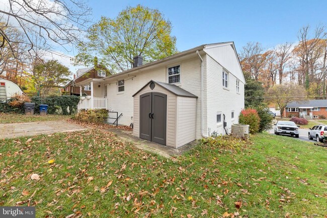 Building Photo - 3825 Larchwood Rd
