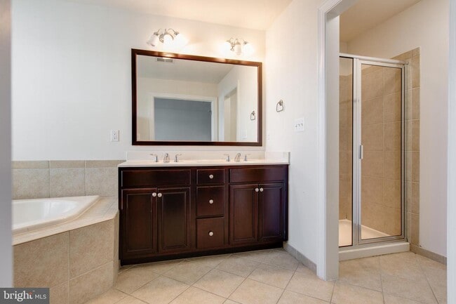 Building Photo - 7757 Crystal Brook Way