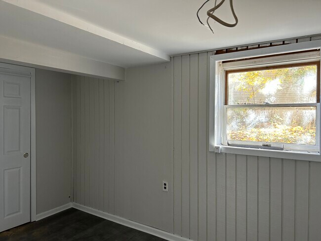 Building Photo - 8 Greene Rd