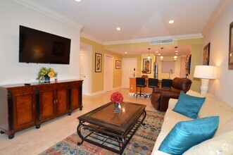 Building Photo - Luxury 2 Bd / 2 Ba Fully Furnished Condo a...