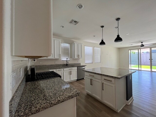 Building Photo - 35040 N Barrel Rd