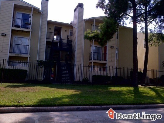 Primary Photo - 8630 Easton Commons Dr