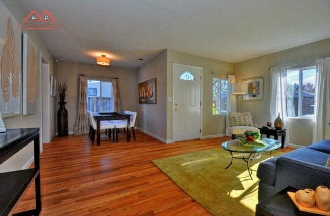 Building Photo - 493 Southwood Ave