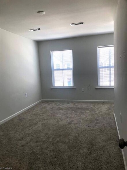 Building Photo - 825 Falls Grove Trl