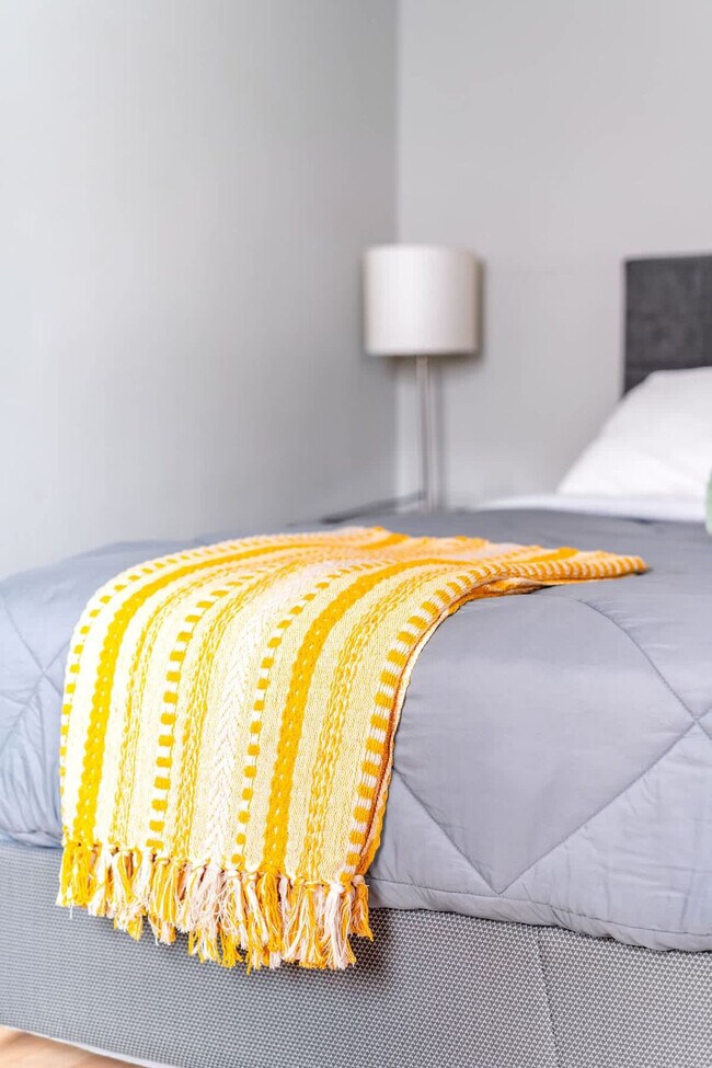 Building Photo - 605 Dennison Ave