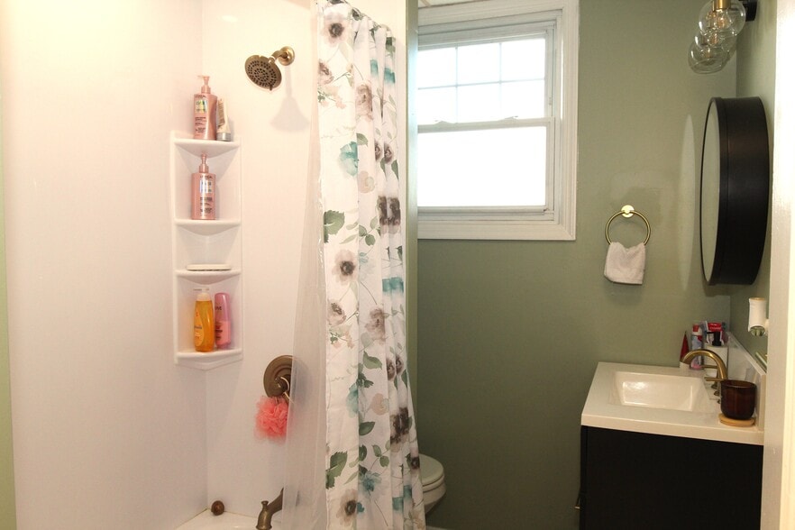 Building Photo - 24 Rutland Ave