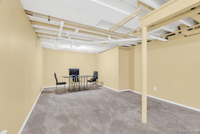 Building Photo - 42682 Park Cresent Dr