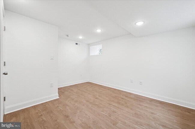 Building Photo - 2534 S 61st St