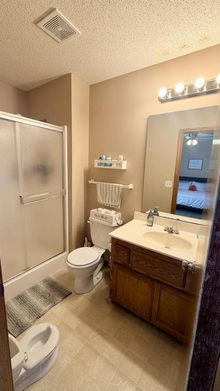 Building Photo - 2213 Larkspur