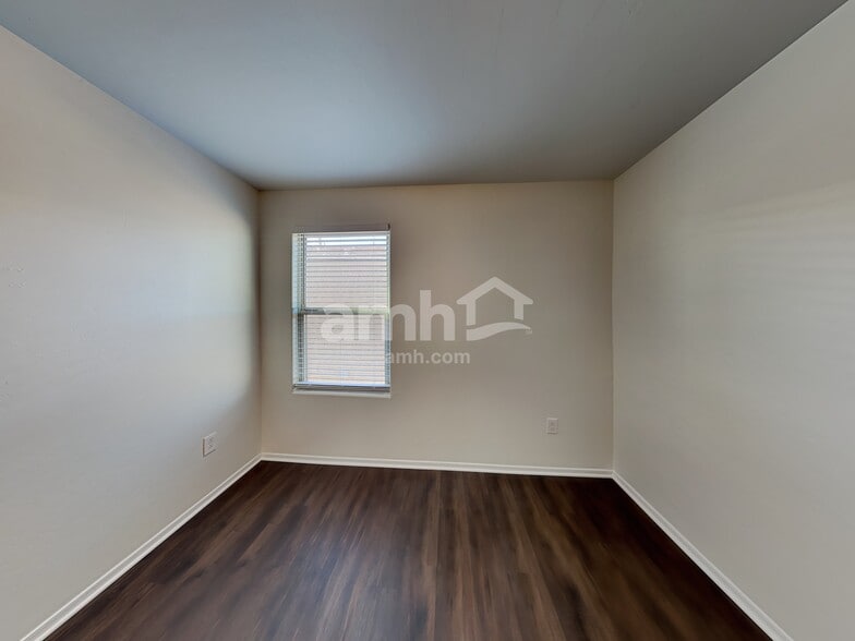 Building Photo - 699 N Nestled Hummingbird Ln E