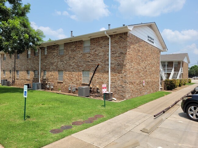 Building Photo - 301 N University Dr
