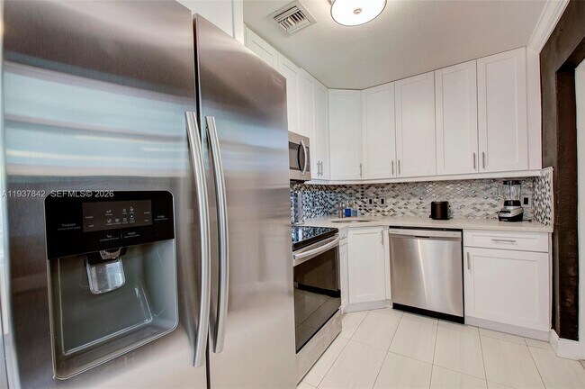 Building Photo - 1124 NW 15th Ct