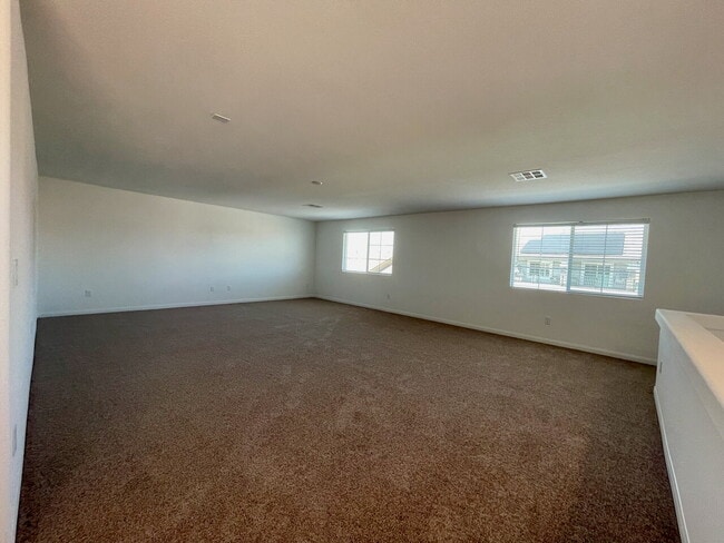 Building Photo - BEAUTIFUL 5 BED 3.5 BATH 3 FLOORS 2 CAR GARAGE SINGLE FAMILY HOME W/ LARGE LOFT & BACKYARD FOR RENT!