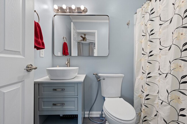 Building Photo - Beautiful End Unit Townhome in Weatherhill Farms