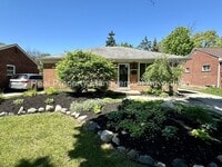 Building Photo - Mid-Century 3 Bed/2 Bath Ranch Near Downto...