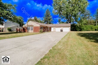 Building Photo - Fort Wayne Rising 4933/4935 Vermont Ln.